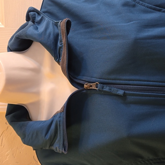 Free Tech Hooded Jacket - Picture 2 of 8